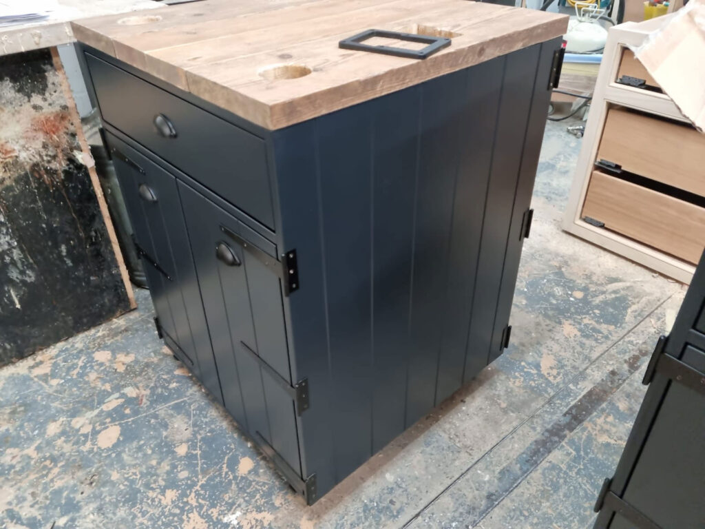 set-square-joinery-retail-clothes-units-swindon-national